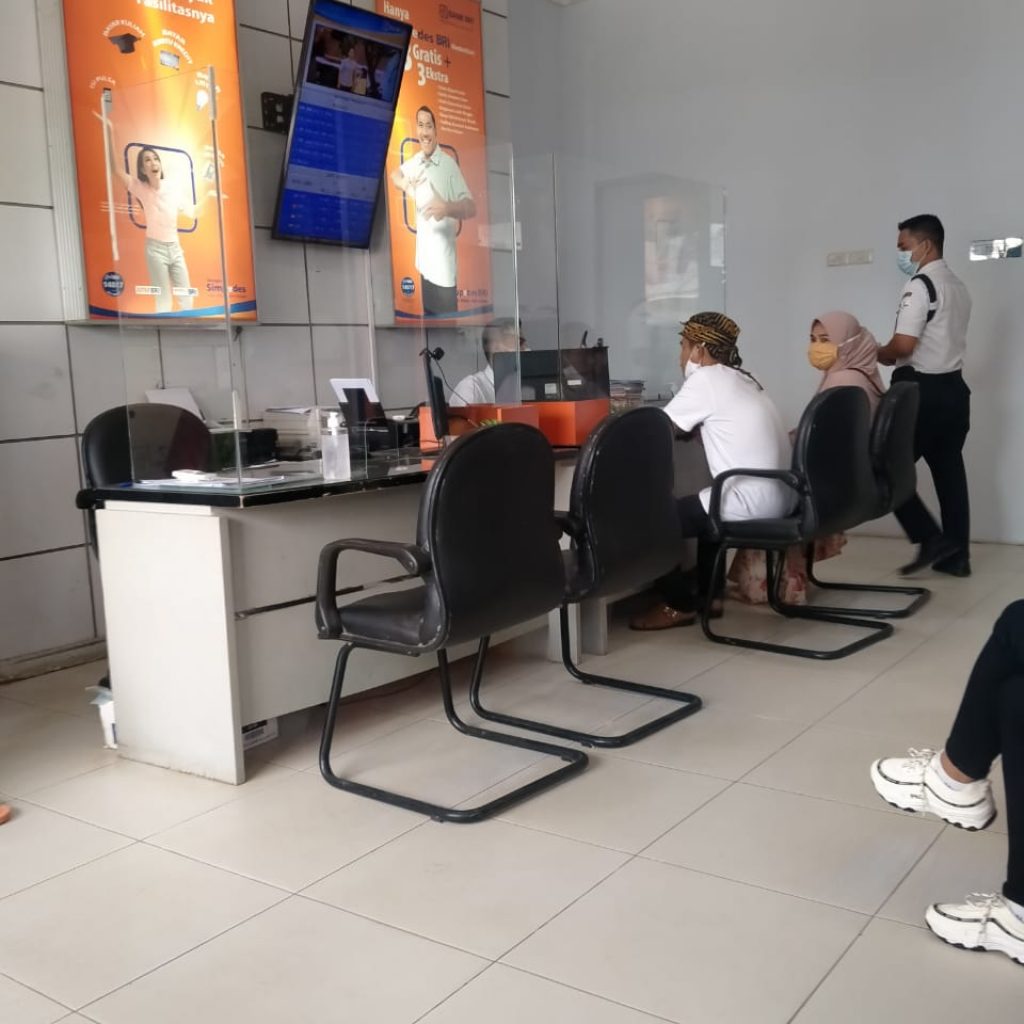 Nasabah Keluhkan Pelayanan Customer Service Bank BRI Unit Karang Pucung