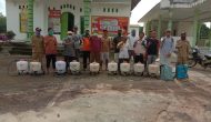 Permalink to Aparatur Kampung Trikarya Dan Seluruh Relawan Lakukan Peyemperotan Disinfektan Serentak 