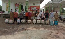 Permalink to Aparatur Kampung Trikarya Dan Seluruh Relawan Lakukan Peyemperotan Disinfektan Serentak 