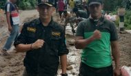 Permalink to Puluhan Warga  Desa Surabaya Timur Gotong Royong Membersihkan Sisa Longsoran