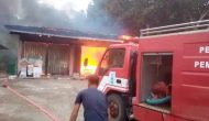 Permalink to Diduga Akibat Kosleting Listrik, Toko Bangunan Gebang Anugerah Di Kecamatan Teluk Pandan Habis Terbakar