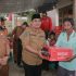 Permalink to Kunjungi Korban Banjir di Betara, Anwar Sadat Salurkan Bantuan