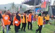 Permalink to Masyarakat Sambut Hangat Kehadiran Paslon Nomor 2 di Konser Aku Kamu dan Adilah di Gadingrejo