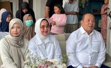 Permalink to Cagub Nomor urut 1, Arinal Djunaidi dan istri, Riana Sari mencoblos di  (TPS) 010 Kelurahan Sepang Jaya